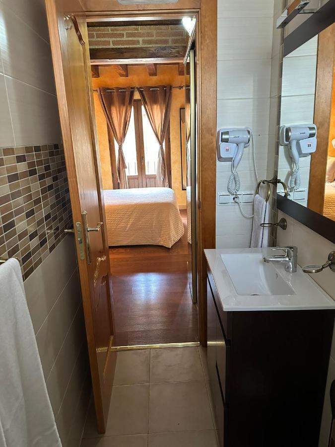 Готель Hostal Segovia Adults Only Екстер'єр фото