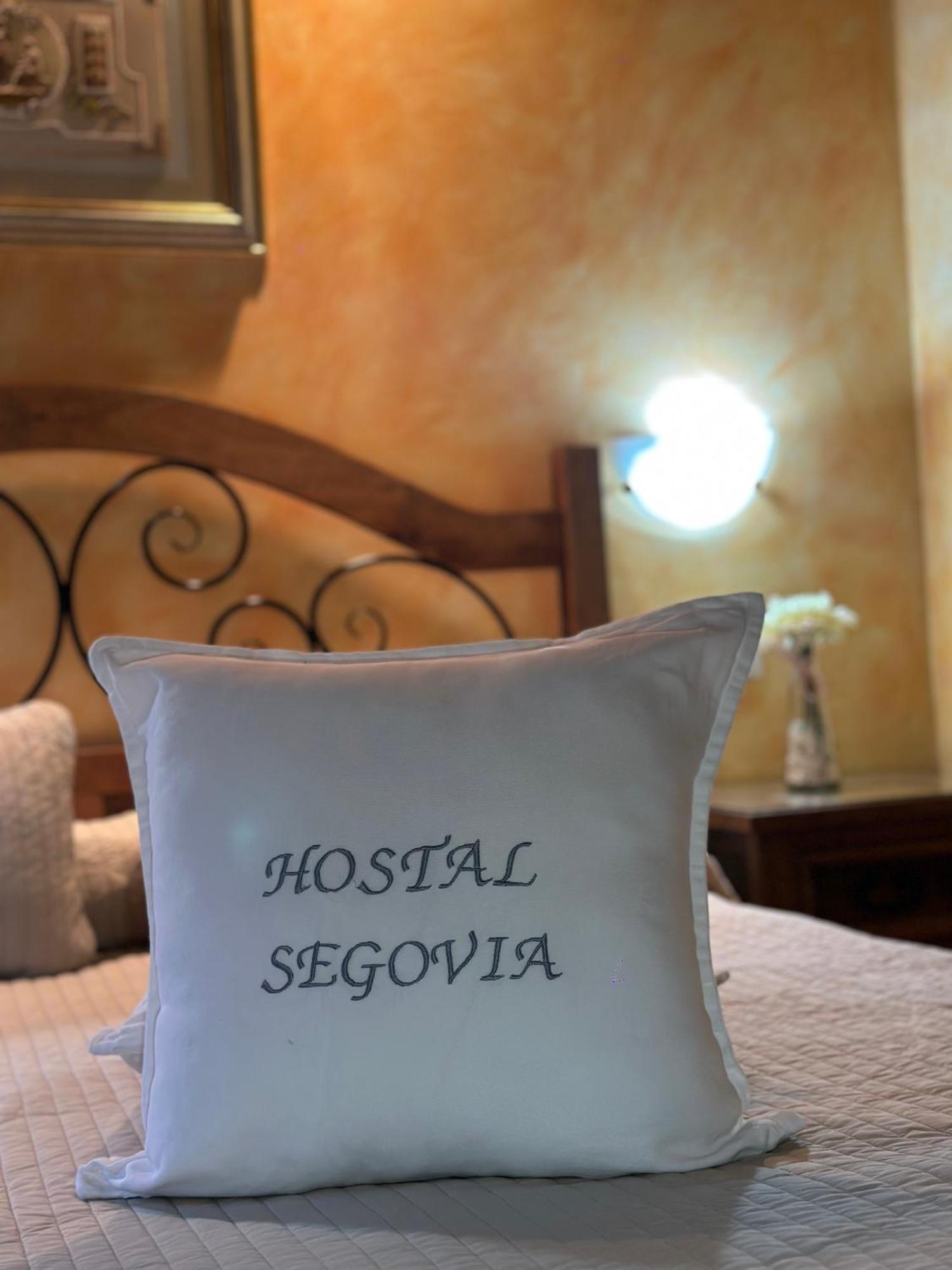 Готель Hostal Segovia Adults Only Екстер'єр фото