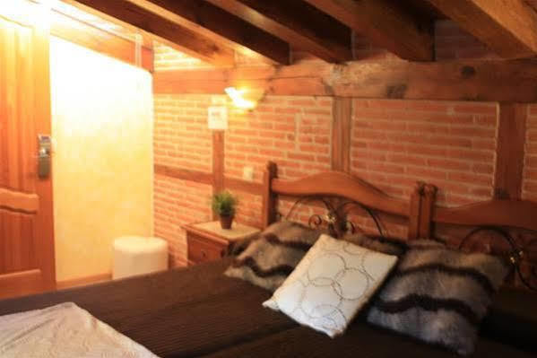 Готель Hostal Segovia Adults Only Екстер'єр фото