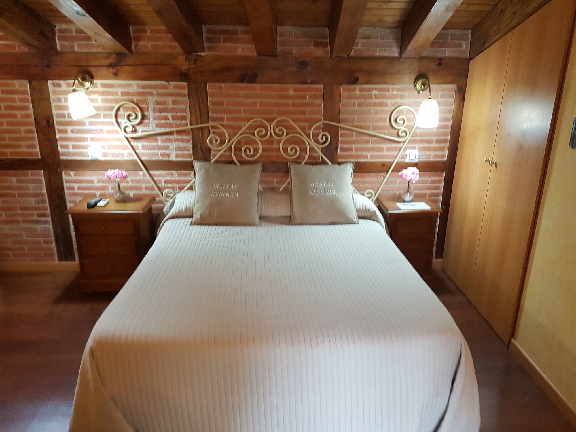 Готель Hostal Segovia Adults Only Екстер'єр фото